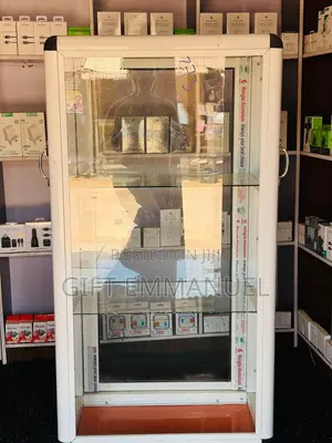Brand New Showglass