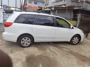 Toyota Sienna 2009 White
