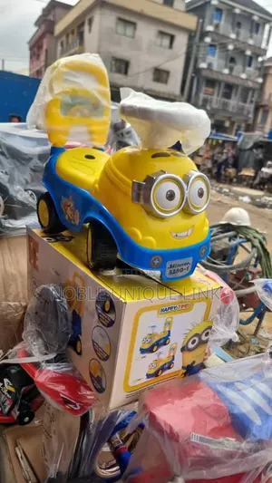 Kids 2-3 Years Minion Ride On Car