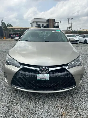 Toyota Camry SE 4dr Sedan (2.5L 4cyl 6A) 2016 Gold