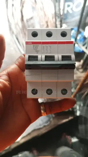 3 Pole Breaker