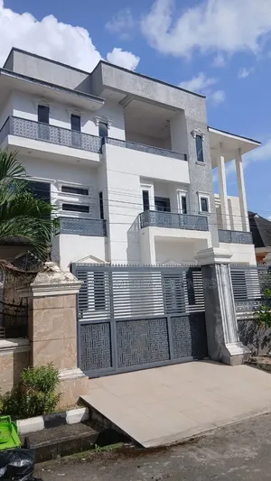 9bdrm Maisonette in Prestigious Udenwa for sale