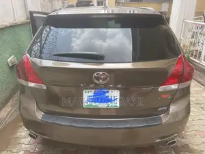 Toyota Venza LE 2011 Brown