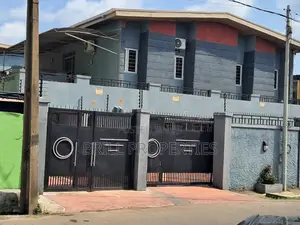 6bdrm Duplex in Ogunlana for sale