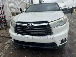 Toyota Highlander LE 4dr SUV (3.5L 6cyl 6A) 2014 White