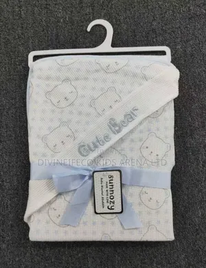 Cute Bear Hooded Baby Blanket – Soft Newborn Swaddle (80 × 80 Cm)
