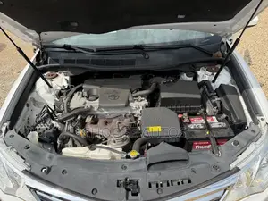 Toyota Camry XLE 4dr Sedan (2.5L 4cyl 6A) 2013 White
