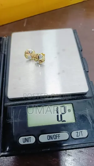 Italy 750 18karat Pure Gold Ering Available