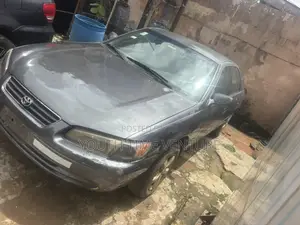 Toyota Camry LE 4dr Sedan (2.2L 4cyl 4A) 2001 Gray