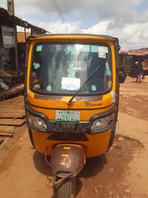 TVS King Cargo 2023 Yellow