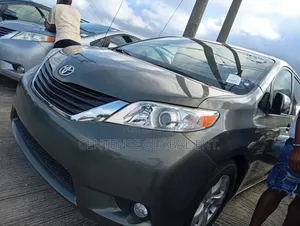 Toyota Sienna 2012 Green