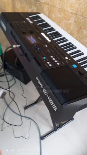 Yamaha Keyboard PSR 483