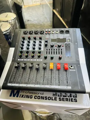4 Channels Powered Mixer