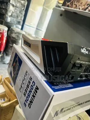 4 Channels Powered Mixer