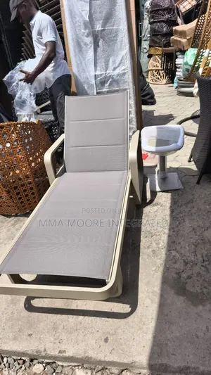 Outdoor Lounge Chair