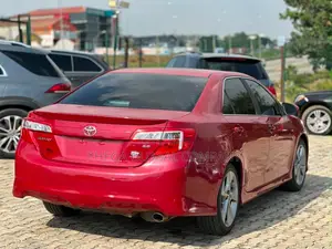 Toyota Camry SE 4dr Sedan (2.5L 4cyl 6A) 2013 Red