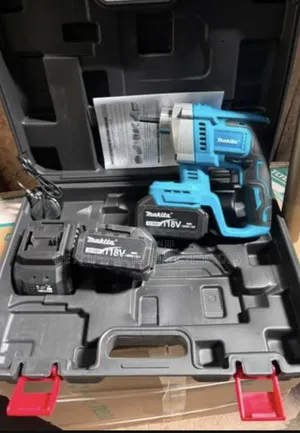 Makita Cordless Poker Vibrator With 118v Battery