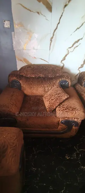 Neatly Few Months Used Sofa