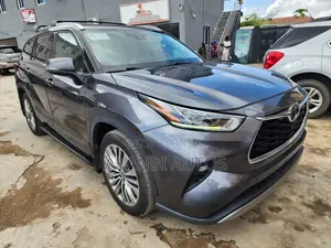 Toyota Highlander Platinum 2022 Gray