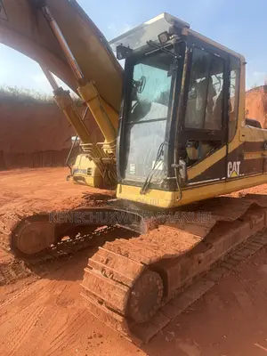 Cat 322b Excavator – Strong Engine, Minor Track Issue, Priced to Sell.