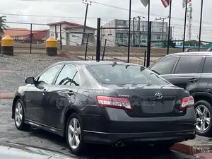 Toyota Camry SE 4dr Sedan (2.5L 4cyl 6A) 2011 Gray