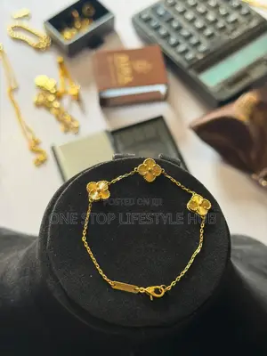 Luxury Gold Guilloché Clover Bracelet - 3 Motifs Vca Style