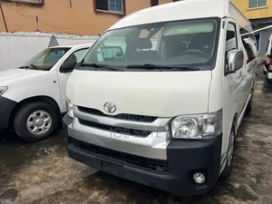 Toyota HiAce 2019 White