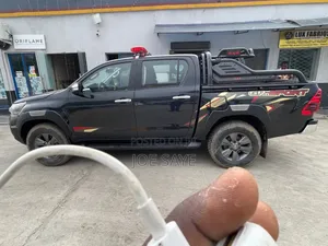Toyota Hilux 2018 Black