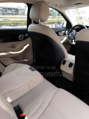Mercedes-Benz C300 2021 White