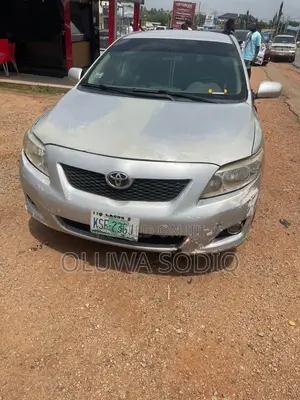 Toyota Corolla XLE 4dr Sedan (1.8L 4cyl 4A) 2010 Silver