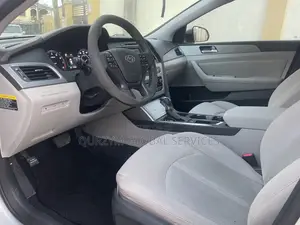 Hyundai Sonata Limited 4dr Sedan (2.4L 4cyl 6A) 2015 Silver