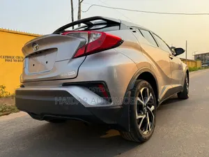 Toyota C-HR 2019 Silver