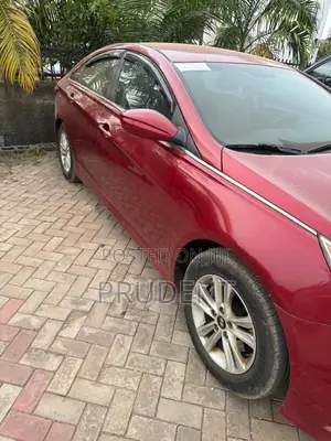 Hyundai Universe 2014 Red