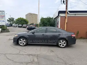 Toyota Camry SE 4dr Sedan (2.5L 4cyl 6A) 2011 Gray
