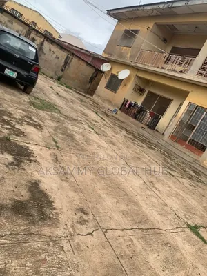 12bdrm Block of Flats in Orogun, Ibadan for sale