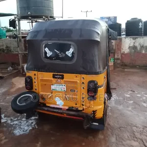 TVS Apache 160 4V 2023 Yellow