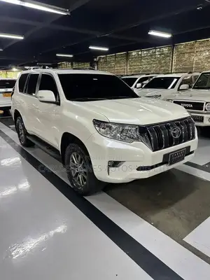 Toyota Land Cruiser Prado 2.8 2023 White