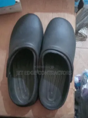 Water Resistant Sino Crocs