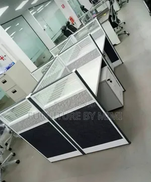 Premium 4-Seater Office Workstation Cubicle With Partitions