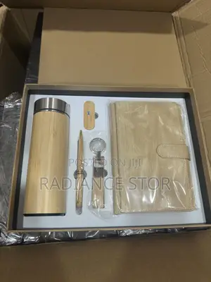 Dairy With Wooden Temperature Flask Corporate Gift Set