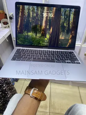 Laptop Apple MacBook Air 2020 8GB Intel Core i5 SSD 512GB
