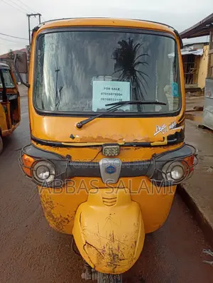 Piaggio 2023 Yellow