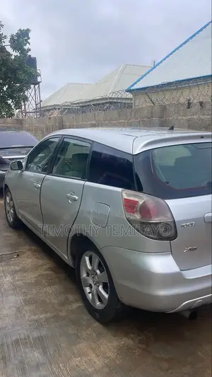 Toyota Matrix Hatchback AWD (1.8L 4cyl 4A) 2005 Silver