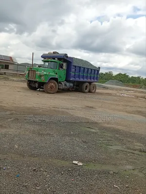 Premium Iron Black Chippings and Granite for Construction