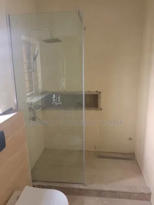 Cubicle Shower