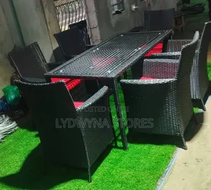 Strong Classic Standard Comfortable Outdoor Chairs and Table