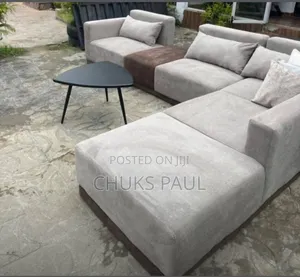 Quality Fabric Couch in Excellent Condition