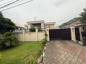 5 Bedroom House+2 RMS Bq Commercial Lekki Phase 1 Lagos