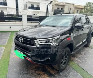 Toyota Hilux 2024 Black