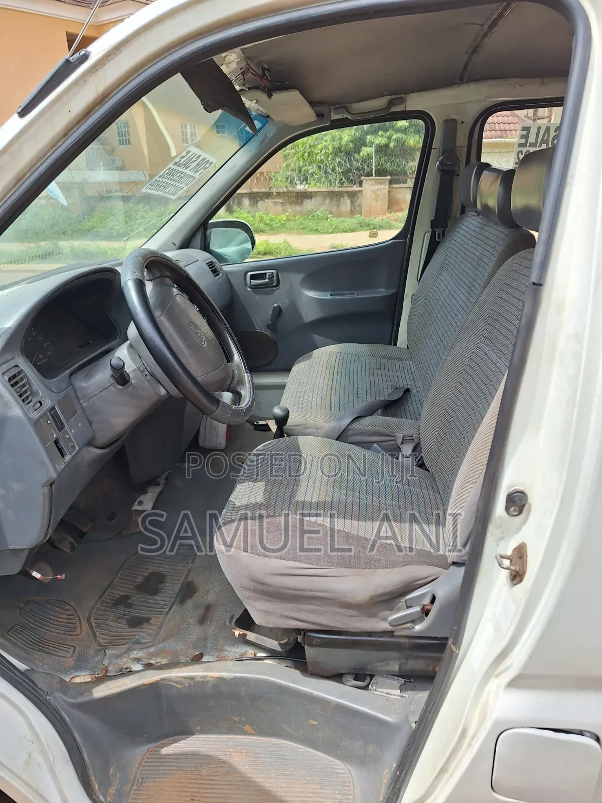 Toyota HiAce 2004 White
